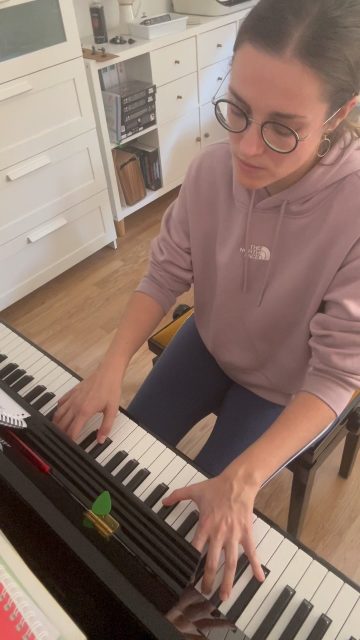 Estos días de Pilares han sido inspiradores y hoy, improvisando un ratito al piano,…