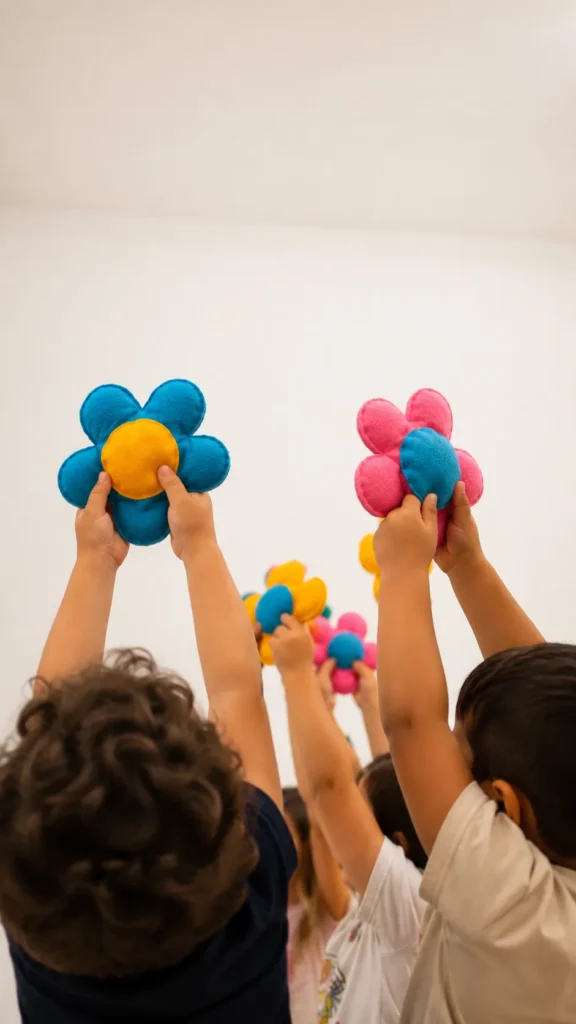 Niñas y niños en una actividad musical en su colegio